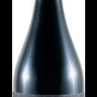 Garrafa de vinho tinto DIVAI Reserva 2023 com rótulo preto e cápsula dourada