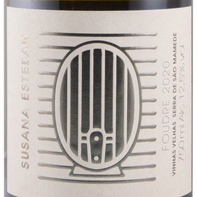 Etiqueta de vinho Susana Esteban Foudre 2020 com design geométrico em dourado