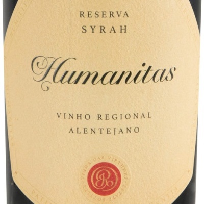 Rótulo bege de vinho tinto Humanitas reserva Syrah do Alentejo