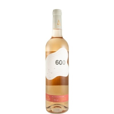 Garrafa de vinho rosé com rótulo branco e texto 600