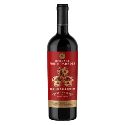 Garrafa de vinho tinto com rótulo vermelho e texto HERDADE FONTE PAREDES