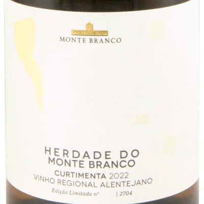 Rótulo branco de vinho com texto e detalhes em dourado e preto