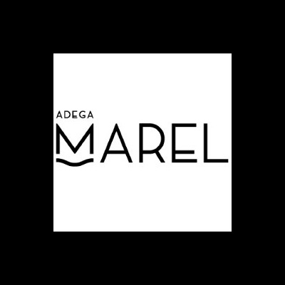 Logótipo com texto ADEGA MAREL em preto sobre fundo branco