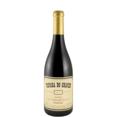 Garrafa de vinho tinto TAPADA DO CHAVES com rótulo creme e rolha dourada