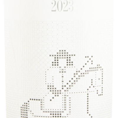 Rótulo de vinho branco com texto Tapada de Coelheiros 2023 e imagem pixelada de cavalo e cavaleiro
