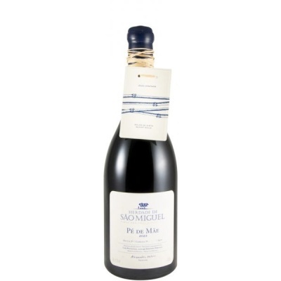 Garrafas de vinho tinto Herdade de São Miguel Pé de Mãe 2021 com etiquetas e rolha azul
