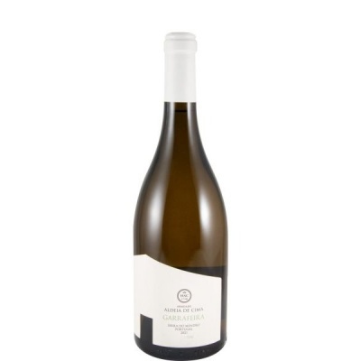 Garrafas de vinho branco com rótulo branco