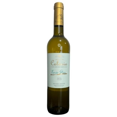 Garrafa de vinho branco Monte da Colónia Fernão Pires 2024 com rótulo branco.