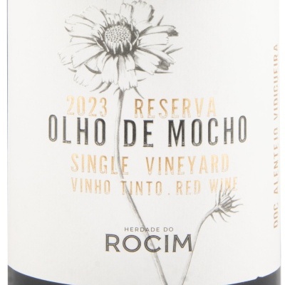 Etiqueta de vinho tinto Olho de Mocho 2023 com ilustração de flor