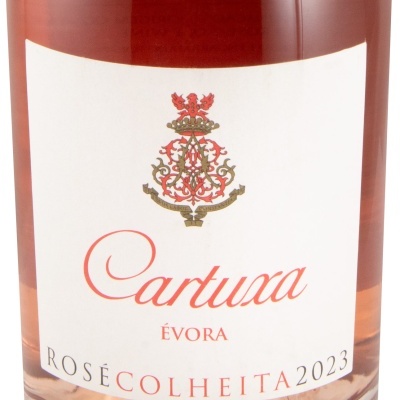 Rótulo de garrafa de vinho rosé Cartuxa Évora 2023 com brasão vermelho e dourado