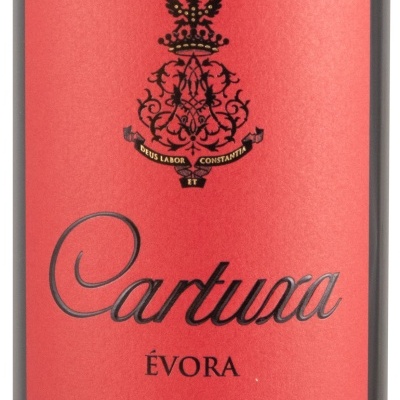Rótulo vermelho de vinho tinto Cartuxa ÉVORA TINTO RESERVA 2019 com escudo decorativo