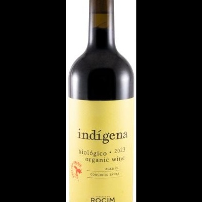 Garrafa de vinho tinto com rótulo amarelo e texto preto