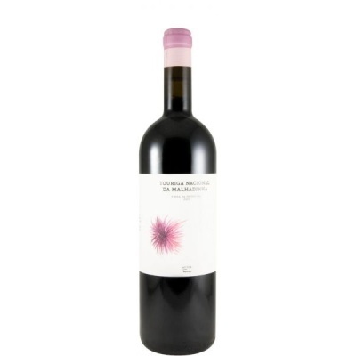 Garrafa de vinho Touriga Nacional da Malhadinha com rótulo branco e tampa rosa
