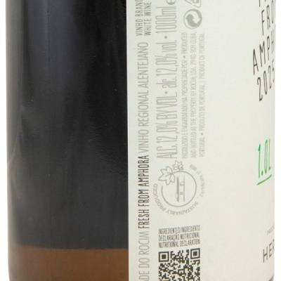 Garrafa de vinho branco com rótulo detalhado mostrando informações de volume, álcool e QR code
