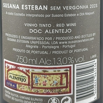 Etiqueta de vinho tinto Susana Esteban Sem Vergonha 2023, 750 ml, 13% álcool, DOC Alentejo, Portugal