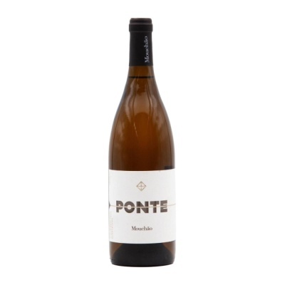 Garrafas de vinho branco Ponte Mouchão com rótulo branco e rolha preta