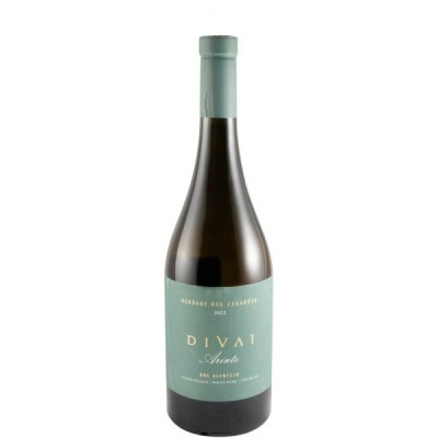 Garrafa de vinho branco com rótulo verde-azulado e texto branco e dourado