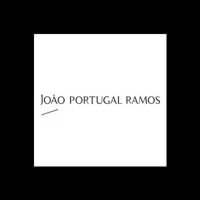 Logotipo JOÃO PORTUGAL RAMOS em letras pretas com traço vermelho