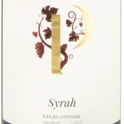 Rótulo de vinho Syrah edição limitada com design branco e dourado.