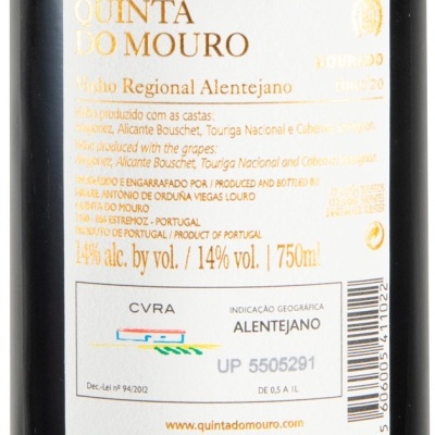 Etiqueta de vinho Quinta do Mouro Alentejano com texto dourado e preto