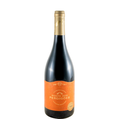 Garrafa de vinho tinto com rótulo laranja Monte dos Perdigões e tampa dourada