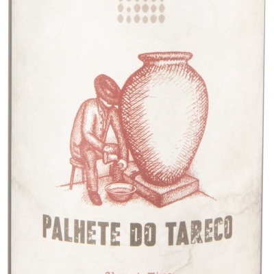 Rótulo de vinho com desenho de figura humana e jarro grande com texto PALHETE DO TARECO