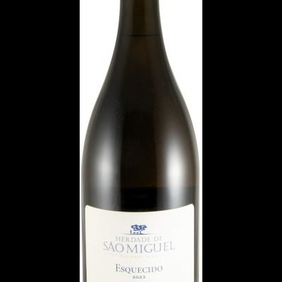 Garrafa de vinho tinto Herdade de São Miguel Esquecido 2023 com rótulo branco e tampa branca fosca
