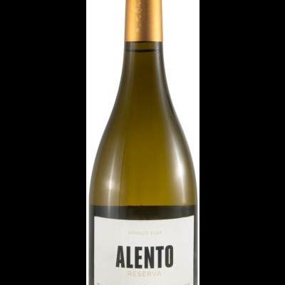 Garrafa de vinho branco com rótulo branco e texto preto e dourado