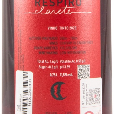 Etiqueta vermelha de vinho tinto Respiro Clarete 2023 com texto detalhado técnico e códigos QR