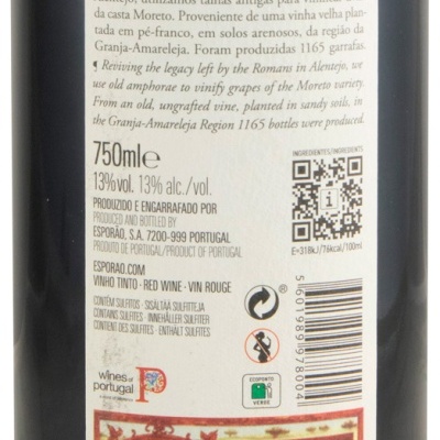 Rótulo traseiro de garrafa de vinho com texto e selo Denominação de Origem Alentejo