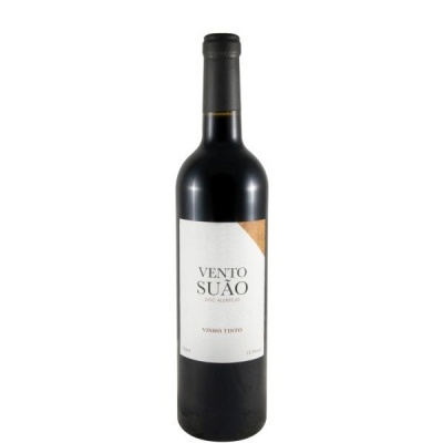 Garrafa de vinho tinto Vento Suão DOC Alentejo com rótulo branco e tampa preta