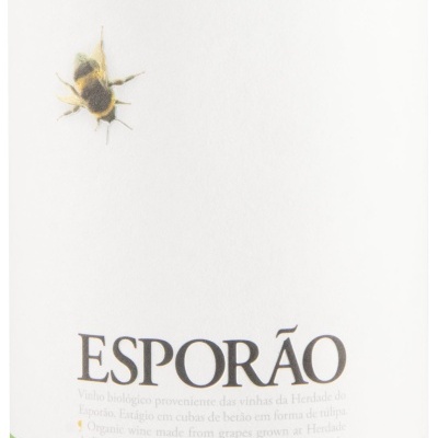 Rótulo de garrafa de vinho branco com texto ESPORÃO e abelha