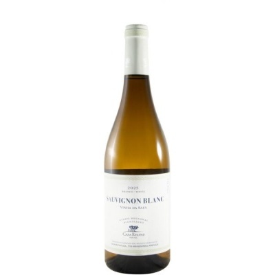 Garrafa de vinho branco Sauvignon Blanc da Casa Revas com rótulo branco e tampa branca.