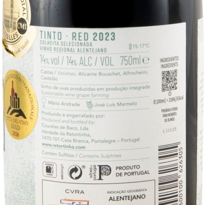 Rótulo traseiro de vinho tinto 2023 do Alentejo, Portugal, com texto informativo e selos de certificação