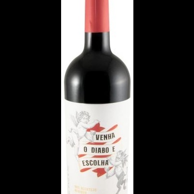 Garrafa de vinho com rótulo branco e tampa vermelha.