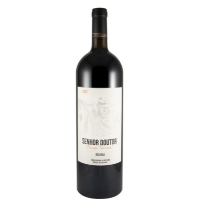 Garrafa de vinho tinto Reserva Senhor Doutor Terroir Nacional 2023 com rótulo branco e ilustração
