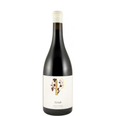Garrafa de vinho tinto Syrah com rótulo branco e detalhes dourados