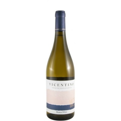 Garrafa de vinho branco Vicentino com rótulo branco e azul