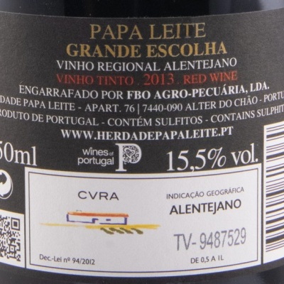 Rótulo de vinho tinto Papa Leite Grande Escolha 2013 com detalhes de volume, teor alcoólico e indicação geográfica Alentejano.