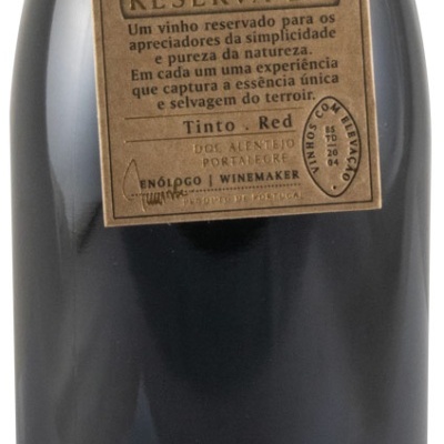 Garrafa de vinho tinto com rótulo ALTAS QUINTAS RESERVA-DO 2018