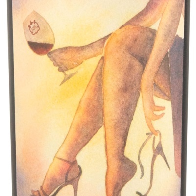 Rótulo de garrafa com ilustração de pernas femininas e copo de vinho tinto, texto My Way.