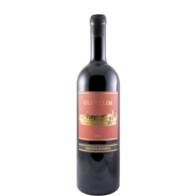 Garrafa de vinho tinto com rótulo vermelho e dourado