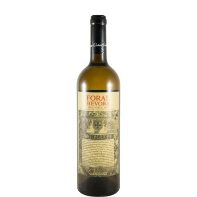 Garrafa de vinho branco Foral de Vora com rótulo amarelo e cápsula preta