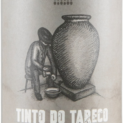Rótulo vinho Tinto do Tareco com ilustração de figura a despejar vinho em pote grande