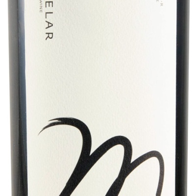 Rótulo de vinho tinto Marmelar com letra m e informações de origem em Alentejo, Portugal.