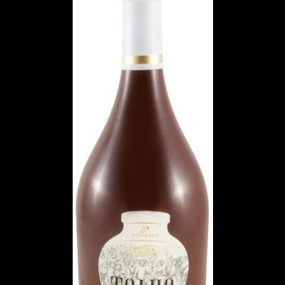Garrafa de vinho Talha com rótulo branco e detalhes dourados
