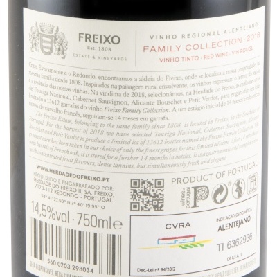 Rótulo traseiro de vinho tinto FREIXO Family Collection 2018 com descrição e informações legais.