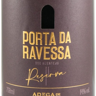 Rótulo de vinho Porta da Ravessa Reserva em fundo castanho escuro com texto dourado e branco