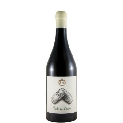 Garrafa de vinho com rótulo Pacto do Diabo e tampa creme