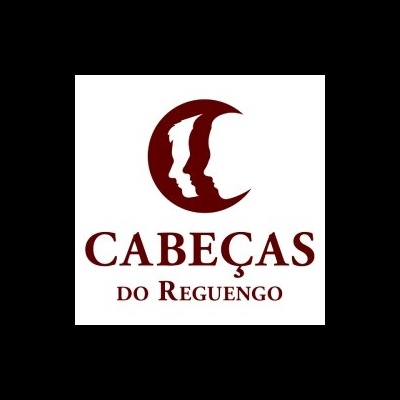 Logótipo com duas silhuetas em perfil e texto CABEÇAS DO REGUENGO em vermelho escuro
